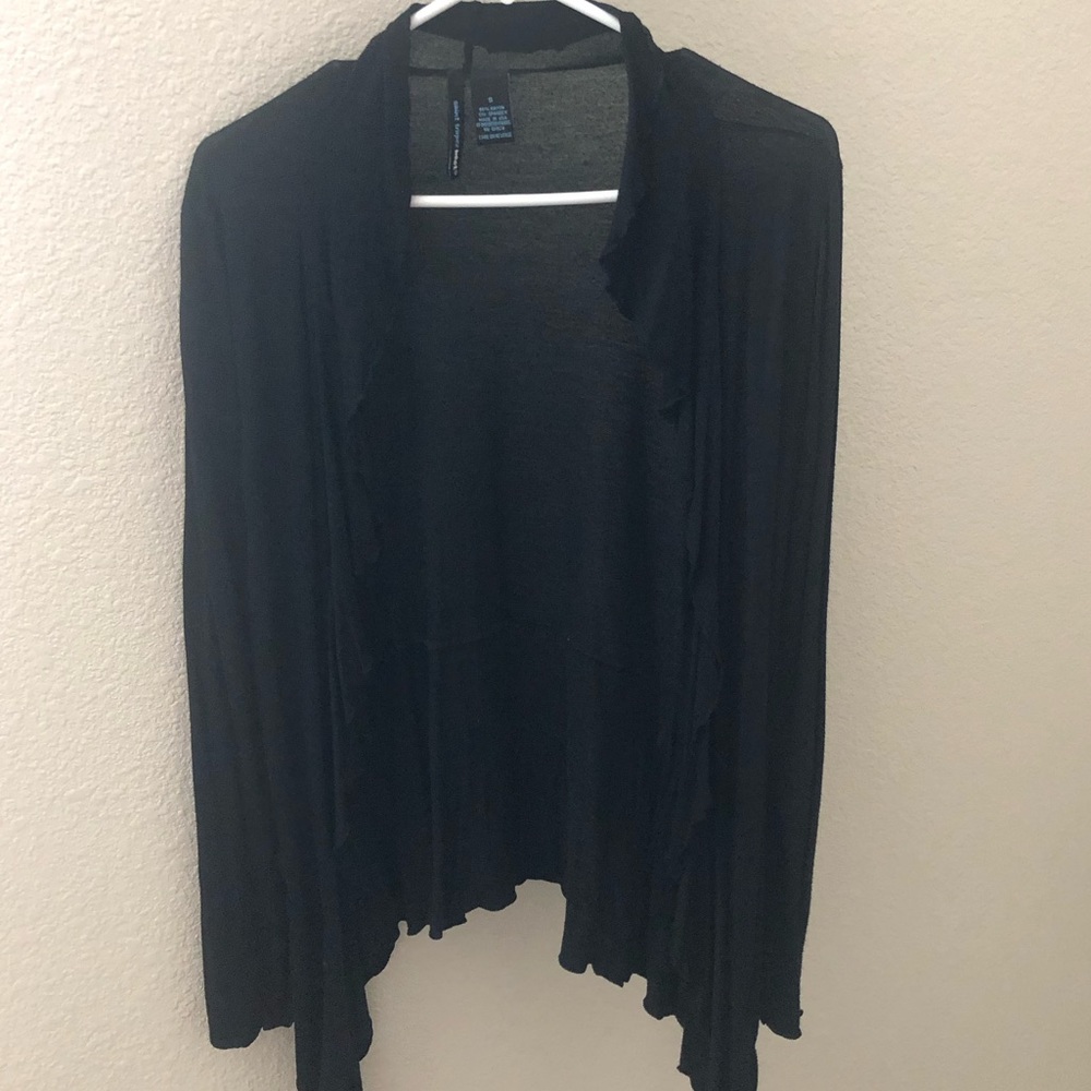 Saint Tropez west lightweight black open top w/ ruffle sides size small